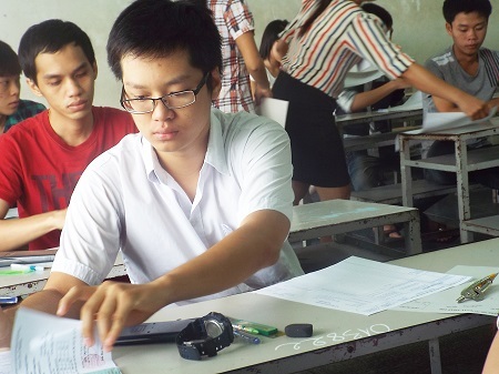 Thí sinh dự thi tuyển sinh vào ĐH Nha Trang năm 2014.