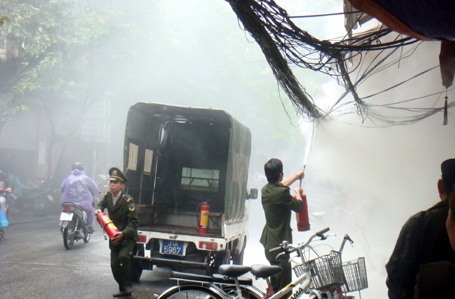 Lực lượng dân phòng có mặt sau đó ít phút.