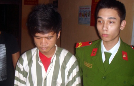 Khởi tố đối tượng đột nhập phòng trọ, giết người yêu lúc nửa đêm - 1 Đối tượng Thành tại cơ quan công an.