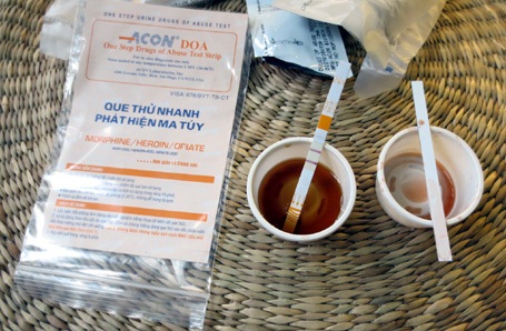 Hà Nội: 5.000 lít rượu bổ dương “ẩn” trong cửa hàng đá phong thủy - 4 Một số mẫu rượu dương tính với ma túy.