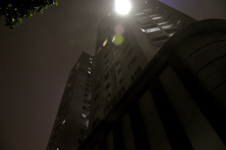 Hà Nội: Võ sinh tử nạn vì rơi từ tầng 24 - 1 Rơi từ tầng 24, nam võ sinh tử vong tại chỗ.