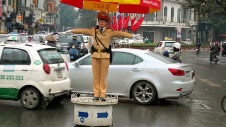 Những "bóng hồng" CSGT ngày đầu xuống đường - 4 Những bóng hồng CSGT ngày đầu xuống đường