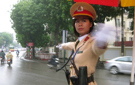Những "bóng hồng" CSGT ngày đầu xuống đường - 5 Những bóng hồng CSGT ngày đầu xuống đường