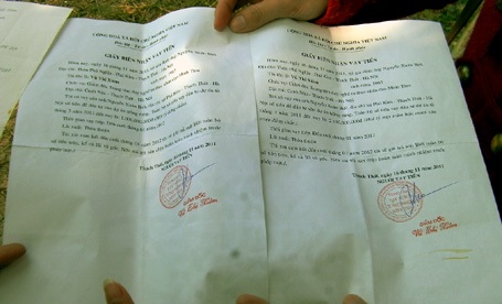 Các chủ nợ quây trung tâm nhân đạo để đòi nợ.