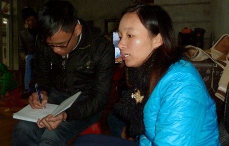 Hà Nội: Cháu bé 3 tháng tuổi tử vong sau khi tiêm vắc-xin - 1 Chị Linh, mẹ cháu Long, kể lại sự việc đau lòng.