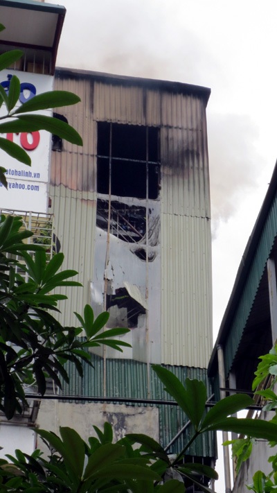 Hà Nội: Hỏa hoạn kinh hoàng sát “chợ Giời”, cả phố hoảng loạn - 6 Đám cháy nhanh chóng bị khống chế.