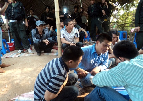 Hà Nội: Triệt phá sới bạc “khủng” quy tụ nhiều quý bà - 2 Hơn 60 con bạc bị bắt giữ.