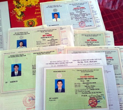 Phát hiện hơn 80 bằng thuyền trưởng, máy trưởng giả - 1 Các bằng thuyền trưởng, máy trưởng giả