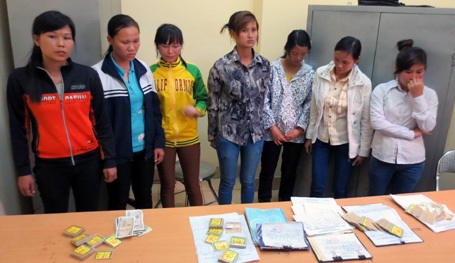 Hà Nội: Quét vét nhóm “nữ quái” lừa đảo bán tăm “nhân đạo” - 2 Và tại trụ sở công an.