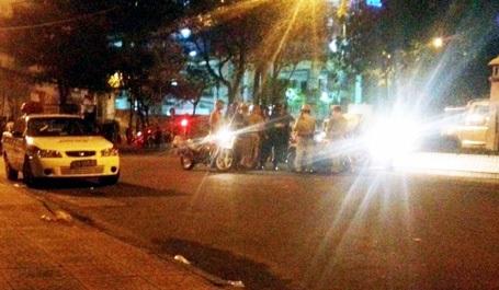 Cảnh sát phong tỏa 2 đầu đường Hồ Huấn Nghiệp.