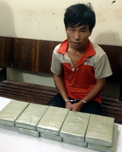 Đối tượng Giàng A Dơ cùng tang vật bị thu giữ.