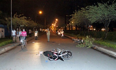 Hiện trường 2 xe đấu đầu làm 2 người thương vong.