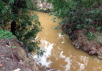 Hào nước nơi xảy ra vụ chết đuối.