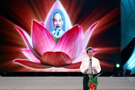 Tôn vinh 19 tác phẩm viết về học, làm theo Bác Hồ - 1 Tôn vinh 19 tác phẩm viết về học, làm theo Bác Hồ