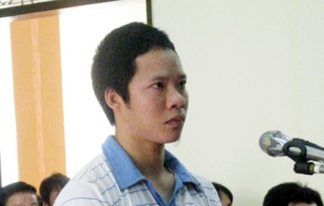 Xử tù kẻ vác dao chém nhân viên điện lực - 2 Tạ Huy Trường trong phiên xét xử chiều 23/5.