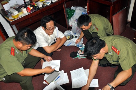 Một số hình ảnh buổi khám xét.