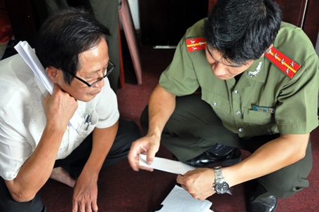 Một số hình ảnh buổi khám xét.