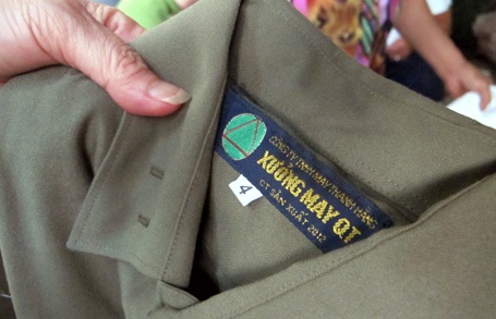 Quân trang, quân dụng bị buôn bán trái phép.