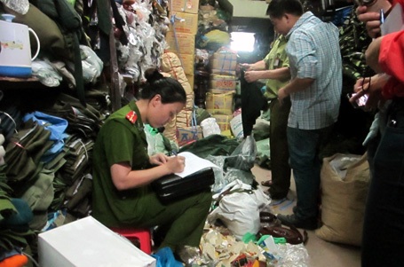 Lực lượng chức năng lập biên bản thu giữ để làm rõ.