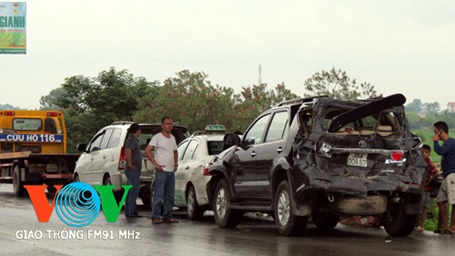 Hiện trường vụ va chạm liên hoàn.