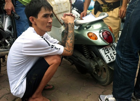 Hà Nội: Nam thanh niên xăm trổ đầy mình, vận chuyển 63 gói heroin - 1 Đối tượng Trường.