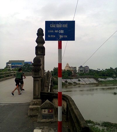 Hà Nội: Nhảy sông tự tử vì bị bố mẹ ngăn cản tình yêu - 1 Khu vực xảy ra vụ việc.