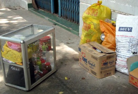 Những vật dụng cá nhân của nạn nhân được chủ nhà trọ dọn gửi về cho gia đình.