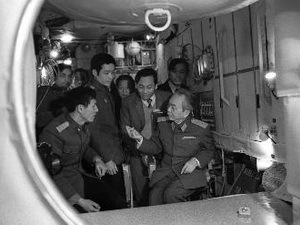 Tổng Bí thư tới chúc thọ Đại tướng Võ Nguyên Giáp