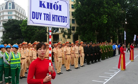 Hà Nội ra quân đảm bảo trật tự đô thị, trật tự giao thông - 1 Hà Nội ra quân đảm bảo trật tự đô thị, trật tự giao thông