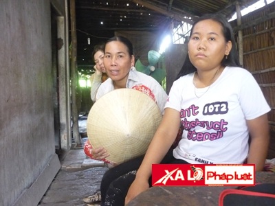 Hàng ngàn người... đổi họ vì cán bộ viết “ngọng” - 2 Cô bé Thúy An chấp nhận mang họ “Nguyển” để kịp thi đại học.