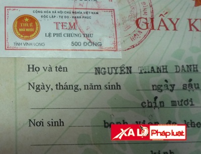 Hàng ngàn người... đổi họ vì cán bộ viết “ngọng” - 1 Một giấy khai sinh có họ Nguyển