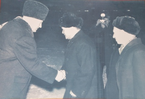 Tướng Phạm Kiệt và Bác Hồ cùng dự lễ mít tinh kỷ niệm thành lập CANDVT vào tháng 3/1964.