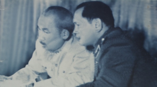 “Danh tướng Phạm Kiệt - bản lĩnh và tài đức” - 9 Tướng Phạm Kiệt và Bác Hồ cùng dự lễ mít tinh kỷ niệm thành lập CANDVT vào tháng 3/1964.