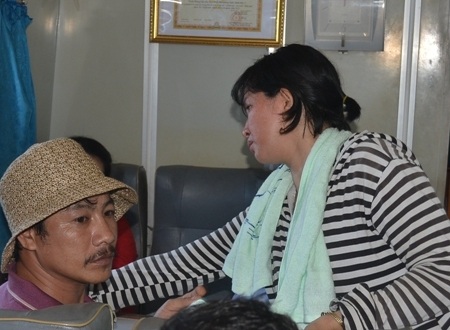 Giây giúp hạnh phúc khi gặp lại chồng sau chuyến biển hãi hùng.