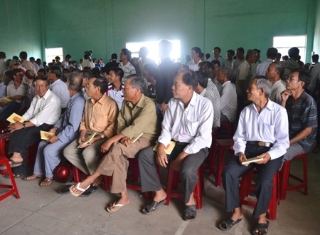 Bất chấp Trung Quốc ngang ngược, ngư dân quyết vươn khơi bám biển - 5 Ngư dân Lý Sơn phản đối hành động Trung Quốc xâm chiếm vùng biển Việt Nam.