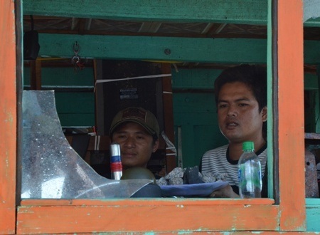 “Sửa tàu xong, tôi tiếp tục bám biển Hoàng Sa” - 6 Ngư dân Bình Châu vẫn kiên cường bám biển sau hành động tấn công ở Hoàng Sa.