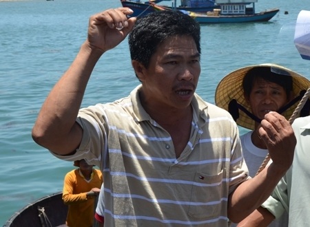 Ngư dân Phạm Tấn Sơn bức xúc kể lại chuyện bị kiểm ngư Trung Quốc đánh