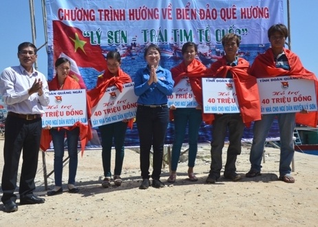 Tặng 5 nhà nhân ái từ nguồn Quỹ Bầu ơi.