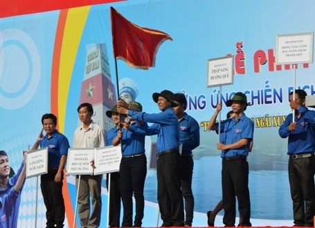 Chiến dịch Thanh niên tình nguyện hè hướng về vùng cao - 2 Tỉnh đoàn Quảng Ngãi phất cờ ra quân chiến dịch Thanh niên tình nguyện năm 2014.