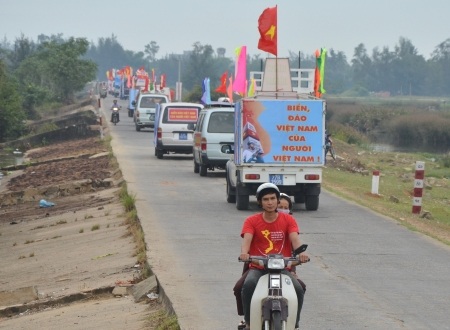 Đoàn tuyên truyền lưu động tổ chức xuất quân.