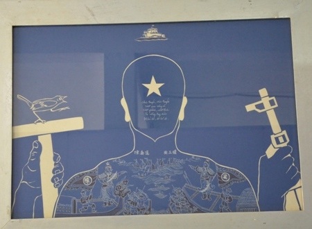 Đứng trước biển.