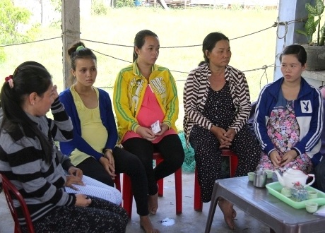 Trong số 6 người vợ của 6 ngư dân bị bắt giữ, có 4 chị đang mang thai gần đến ngày sinh nở