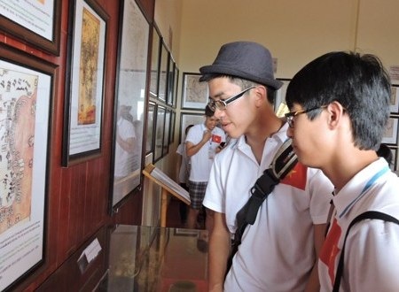 Tìm hiểu lịch sử và khẳng định chủ quyền biển đảo Việt Nam ở Hoàng Sa và Trường Sa.