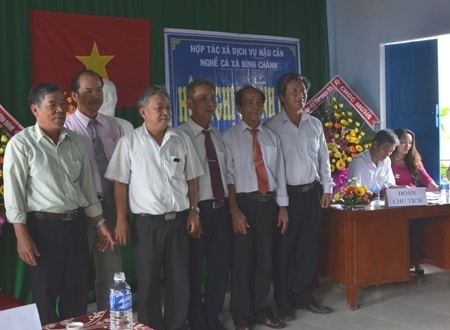 Thành lập HTX dịch vụ hậu cần nghề cá đầu tiên trên cả nước - 1 Ra mắt ban quản trị HTX dịch vụ hậu cần nghề cá xã Bình Chánh.