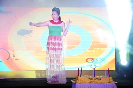 Khánh Linh khệ nệ bụng bầu đi dự tiệc - 6 Đoàn
Thúy Trang - “Tình yêu màu nắng”.