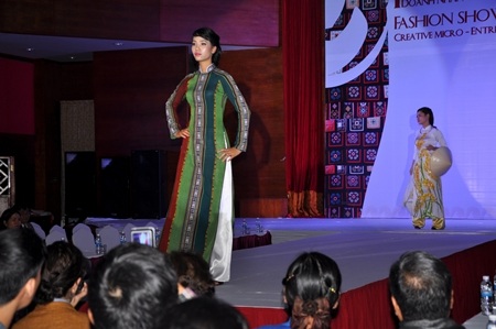 Bộ sưu tập áo dài truyền thống.