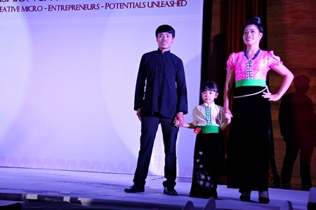 Trang phục truyền thống các dân tộc Việt Nam.