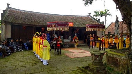 Lễ tưởng niệm vị công thần khai quốc Lưu Điều - 2 Buổi lễ diễn ra tại đền Lưu Xá.