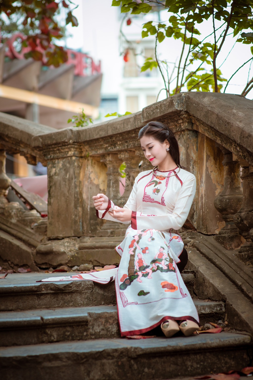 Diễm Trang dịu dàng trong tà áo dài họa tiết tranh Đông Hồ - 8 Phương Nhung
