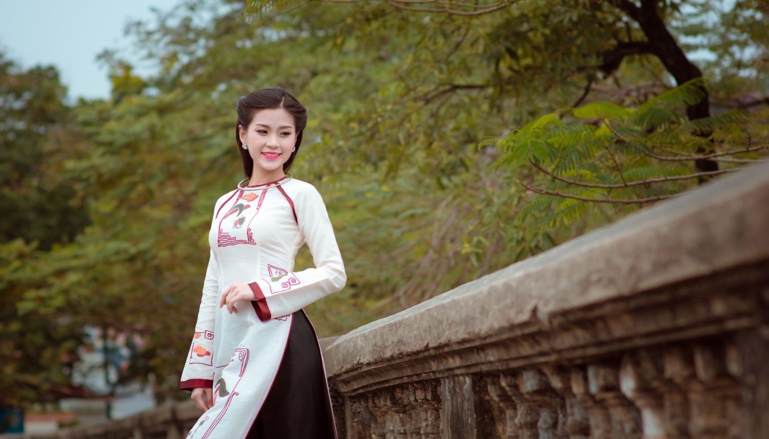 Diễm Trang dịu dàng trong tà áo dài họa tiết tranh Đông Hồ - 9 Phương Nhung